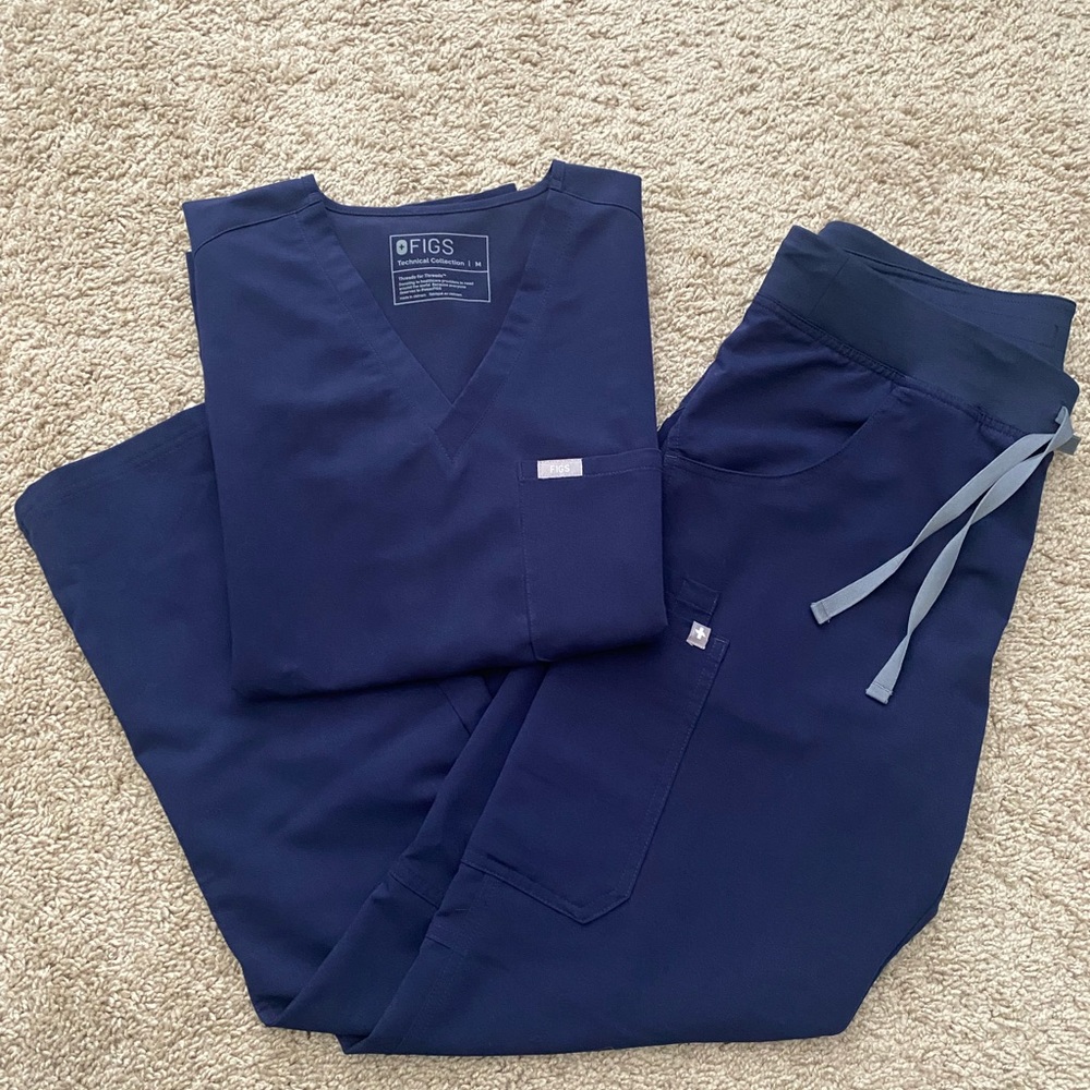 Figs Navy Scrub Set - Medium - Catarina 1 Pocket Top and Kade Cargo Pants